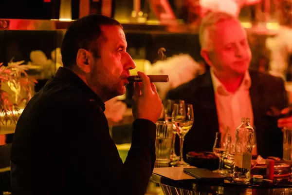 Най-новата премиална линия Romeo y Julieta de Oro блести вече и в България
